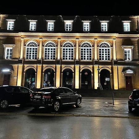 Superbe T2 A 200M De La Place Ducale Charleville-Mézières Екстериор снимка
