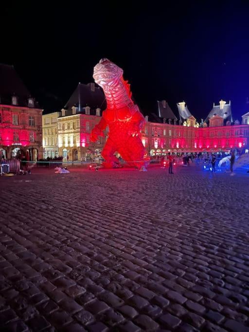 Superbe T2 A 200M De La Place Ducale Charleville-Mézières Екстериор снимка